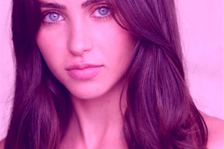 Ava, 35, a brunette grey-eyed caribbean companion based in Tumpukrenteng. Offering Overnight, OWO, GFE. Available for incall and outcall, day and evening dates.