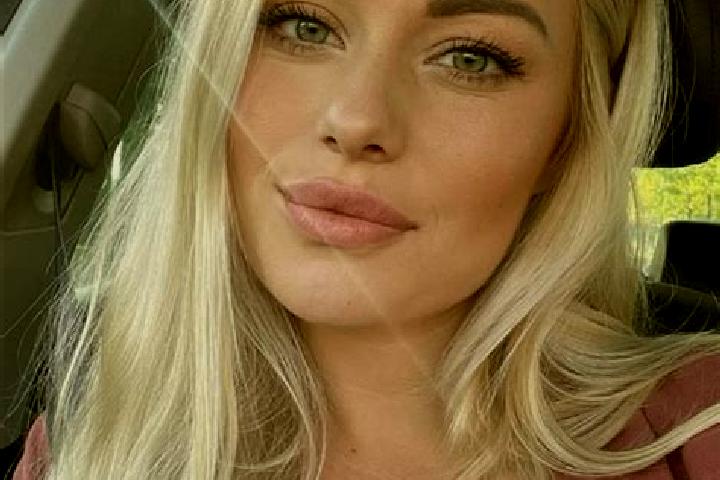 Ava, 36, a blonde hazel-eyed middle eastern companion based in Dongzhou. Offering Striptease, Duos, A-Level, Dinner Date, CIM. Available for incall and outca...