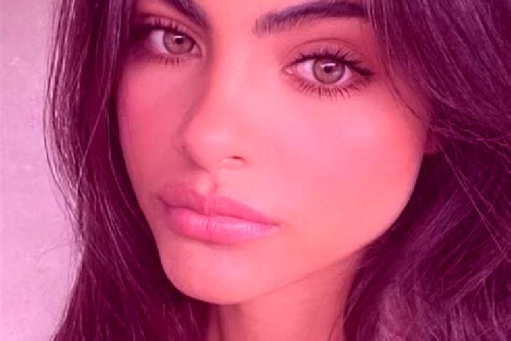 Ava, 36, a brunette green-eyed indian companion based in Urdiales del Paramo. Offering Massage, BDSM, Domination, Travel Companion. Available for incall and ...
