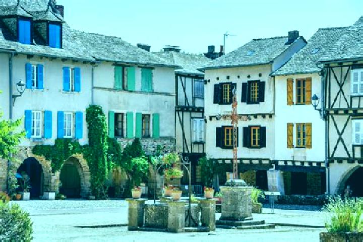 Ava, 36 — Escort in Sauveterre-de-Rouergue, France