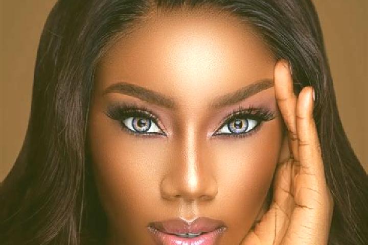 Ava, 38, a auburn blue-eyed ebony companion based in Lingshan. Offering Overnight, Tantra, Prostate Massage. Available for incall and outcall, day and evenin...