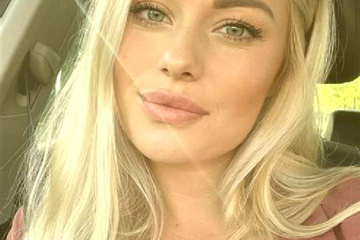 Ava, 38, a blonde hazel-eyed mixed companion based in Necak. Offering 69, A-Level, Party Girl, OWO. Available for incall and outcall, day and evening dates.