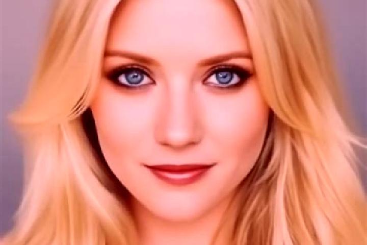Ava, 39, a blonde grey-eyed indian companion based in Kourtesi. Offering Couples, Deep French Kissing, Girlfriend Experience, Roleplay, Massage. Available fo...