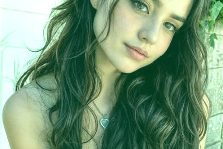 Avery, 20, a auburn hazel-eyed caribbean companion based in Wenheng. Offering Deep French Kissing, Girlfriend Experience, 69, Duos. Available for incall and ...