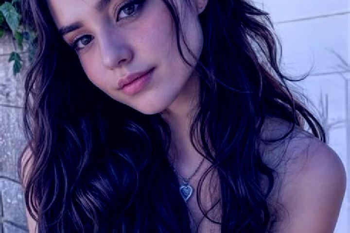 Avery, 20, a brunette hazel-eyed latina companion based in Hou an. Offering Massage, Prostate Massage, BDSM. Available for incall and outcall, overnight book...