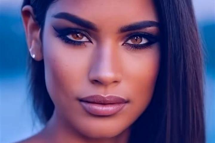 Avery, 20, a dark blonde dark-eyed latina companion based in Gbamga. Offering Striptease, Massage, GFE. Available for incall and outcall, day and evening dates.
