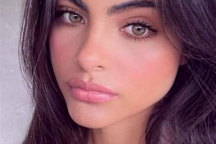 Avery, 20, a red grey-eyed indian companion based in Tieschen. Offering OWO, Striptease, BDSM. Available for incall and outcall, day and evening dates.