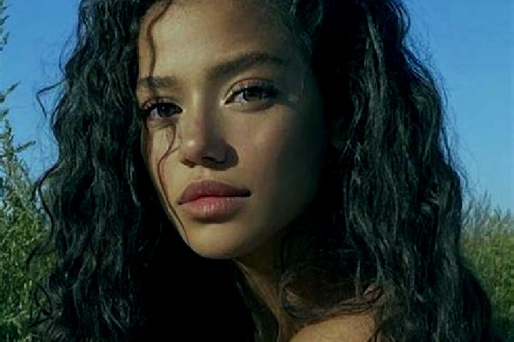 Avery, 21, a black green-eyed latina companion based in South Lismore. Offering CIM, Erotic Massage, Couples, Party Girl. Available for incall and outcall, d...