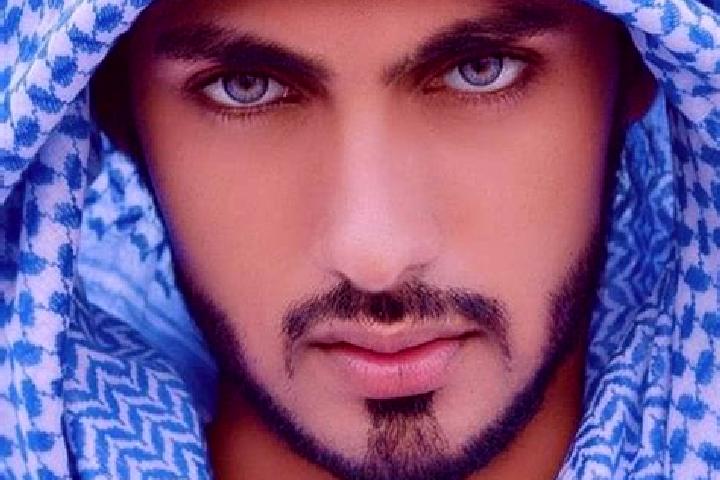 Avery, 21, a red blue-eyed middle eastern companion based in Changhua. Offering Couples, OWO, 69, Roleplay. Available for incall and outcall, overnight booki...