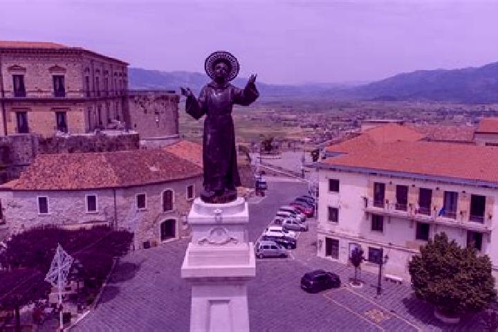 Avery, 21 — Escort in Teggiano-Macchiaroli, Italy