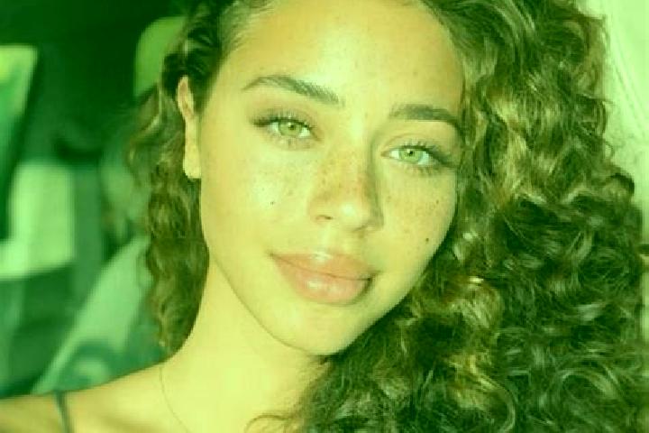 Avery, 22, a black hazel-eyed ebony companion based in Kamionka. Offering Tantra, Dinner Date, GFE, Massage. Available for incall and outcall, day and evenin...