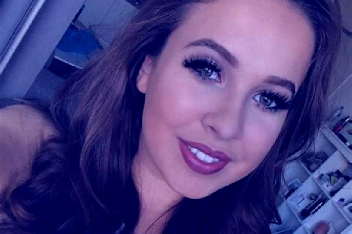 Avery, 22, a dark blonde amber-eyed caucasian companion based in Zettlitz. Offering Dinner Date, A-Level, Fetish. Available for incall and outcall, day and e...