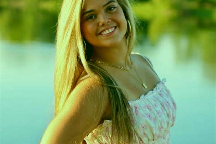 Avery, 22 — Escort in Powhatan Point, United States