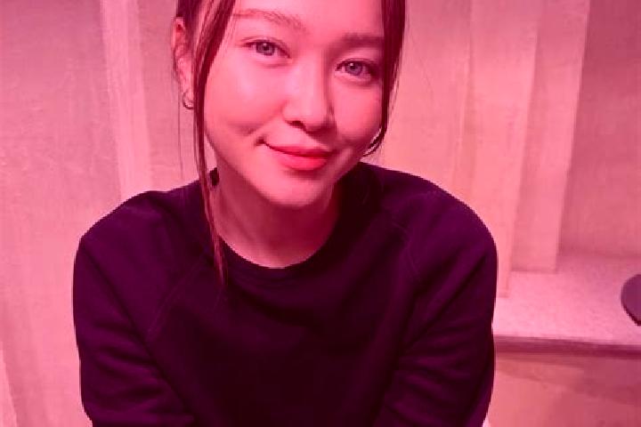Avery, 23, a black blue-eyed asian companion based in Plogastel-Saint-Germain. Offering GFE, Massage, Party Girl. Available for incall and outcall, day and e...