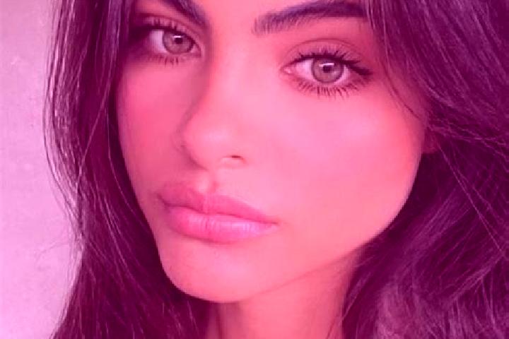 Avery, 23, a black brown-eyed indian companion based in Ertingen. Offering 69, Roleplay, BDSM. Available for incall and outcall, overnight bookings available.