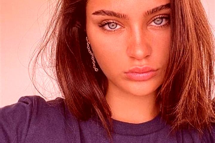Avery, 23, a brunette dark-eyed indian companion based in Bolboc. Offering Roleplay, Striptease. Available for incall and outcall, day and evening dates.