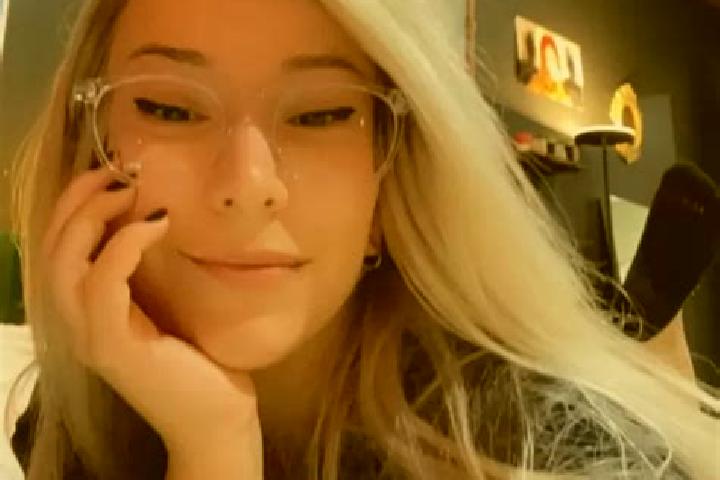 Avery, 24, a blonde grey-eyed asian companion based in Kormend. Offering OWO, Couples, Deep French Kissing, Erotic Massage. Available for incall and outcall,...
