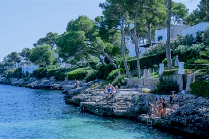 Avery, 24 — Escort in Cala, Spain