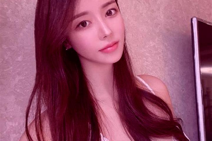 Avery, 24 — Escort in Rengong, China