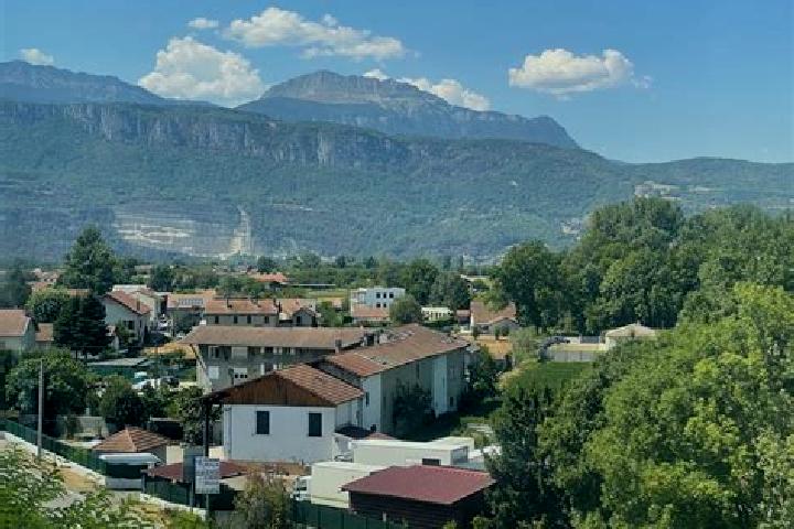 Avery, 25 — Escort in La Buisse, France