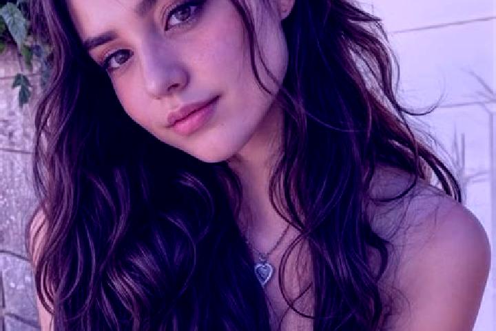 Avery, 26, a dark blonde hazel-eyed middle eastern companion based in Spatenhof. Offering 69, Tantra, OWO. Available for incall and outcall, overnight bookin...