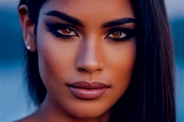 Avery, 27, a auburn green-eyed latina companion based in El Gara. Offering Couples, BDSM, GFE, Tantra. Available for incall and outcall, overnight bookings a...