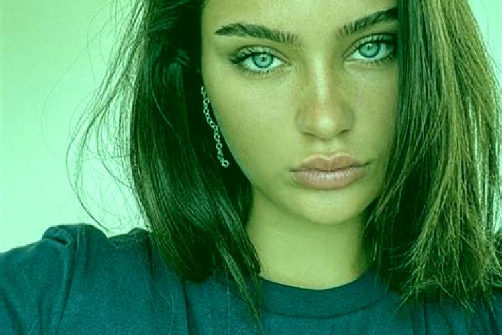 Avery, 27, a brunette dark-eyed caribbean companion based in Wyndham Vale. Offering Striptease, Duos, CIM, Dinner Date, OWO. Available for incall and outcall...