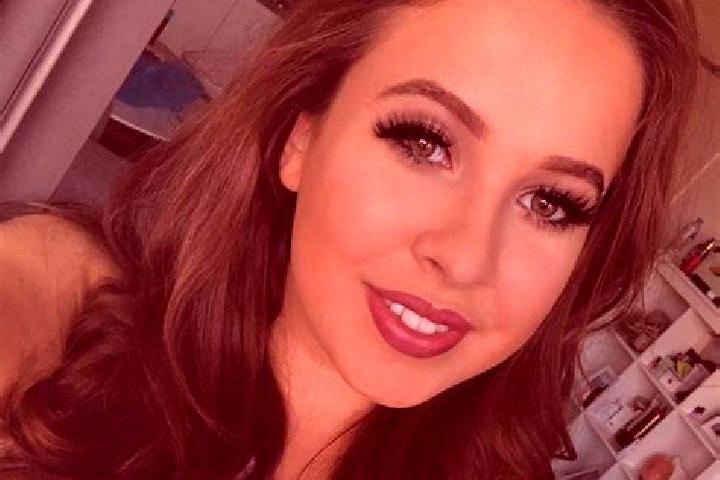 Avery, 29, a red dark-eyed indian companion based in Alcolea de las Penas. Offering A-Level, Striptease. Available for incall and outcall, day and evening da...