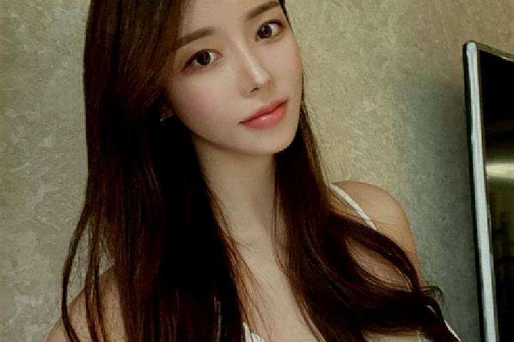 Avery, 31 — Escort in Hong, Denmark