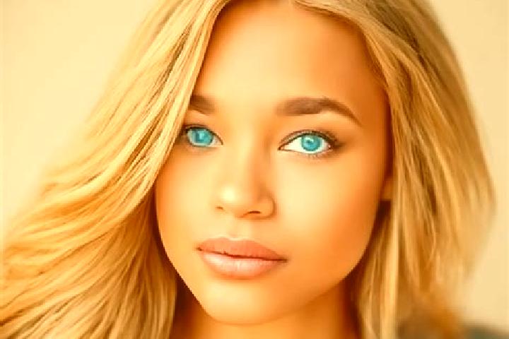 Avery, 37, a blonde blue-eyed latina companion based in Omis. Offering Tantra, OWO, Roleplay. Available for incall and outcall, overnight bookings available.