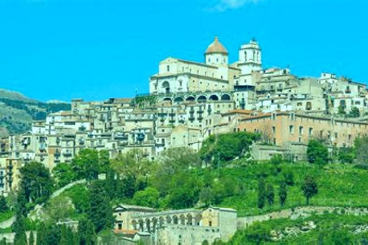 Avery, 37 — Escort in Castel di Lama, Italy