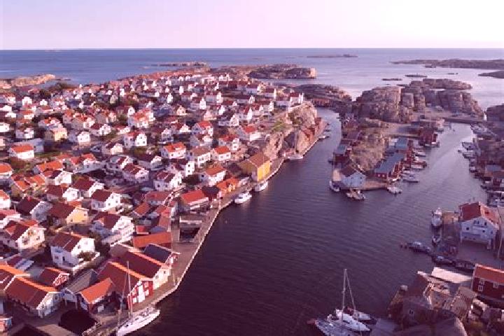Avery, 38 — Escort in Smoegen, Sweden