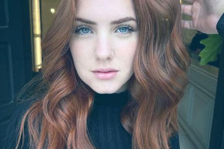 Chloe, 20, a auburn blue-eyed middle eastern companion based in Arfara. Offering A-Level, Dinner Date. Available for incall and outcall, day and evening dates.