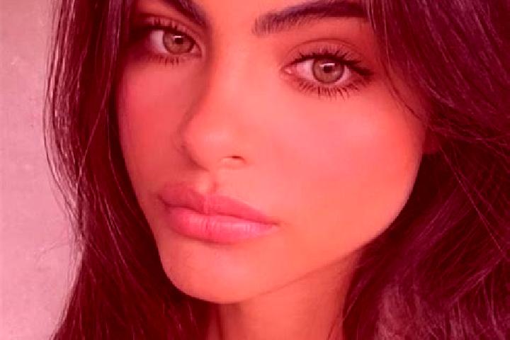 Chloe, 20, a black hazel-eyed mixed companion based in Covelo. Offering 69, GFE, Couples, Massage. Available for incall and outcall, day and evening dates.