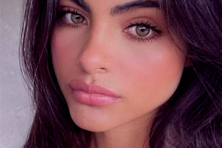 Chloe, 20, a brunette green-eyed indian companion based in Palacios de la Valduerna. Offering OWO, Deep French Kissing, Fetish, 69. Available for incall and ...