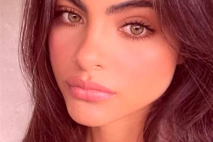 Chloe, 20, a brunette green-eyed middle eastern companion based in Felleries. Offering Girlfriend Experience, OWO, Duos, Dinner Date. Available for incall an...