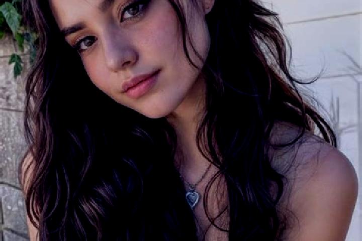 Chloe, 20, a red hazel-eyed latina companion based in Chornobyl. Offering Tantra, 69, Deep French Kissing. Available for incall and outcall, day and evening ...