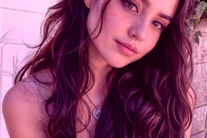 Chloe, 20, a red hazel-eyed mediterranean companion based in Don. Offering A-Level, Overnight, Domination, OWO. Available for incall and outcall, day and eve...