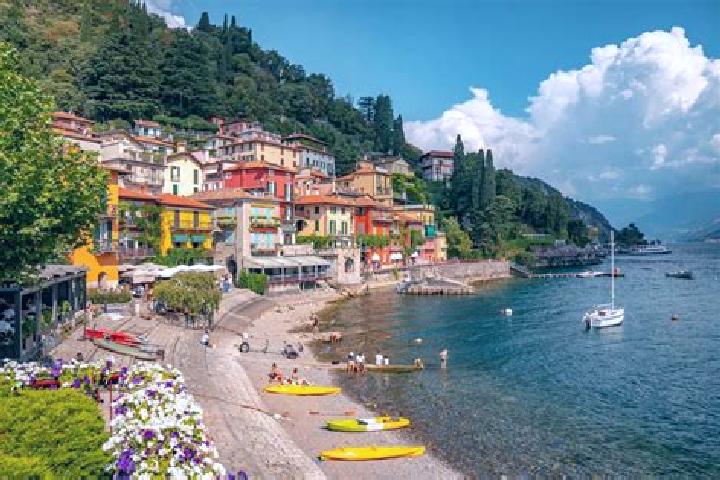Chloe, 20 — Escort in Bellano, Italy