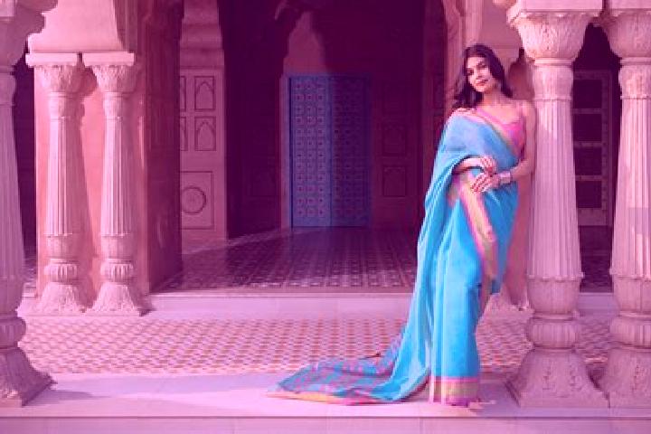 Chloe, 20 — Escort in Uttar Champamura, India