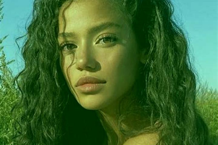 Chloe, 21, a black brown-eyed latina companion based in Brussels. Offering Couples, A-Level, GFE, Duos, Roleplay. Available for incall and outcall, overnight...