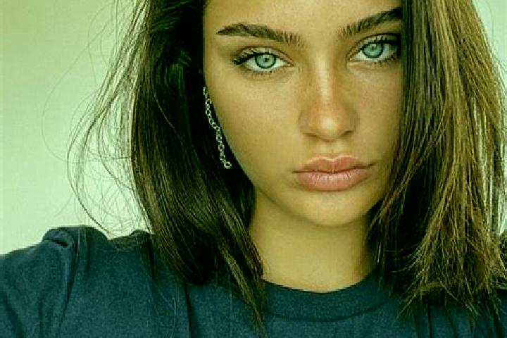 Chloe, 21, a brunette dark-eyed indian companion based in Majiaba. Offering OWO, Couples, Fetish, Party Girl. Available for incall and outcall, overnight boo...
