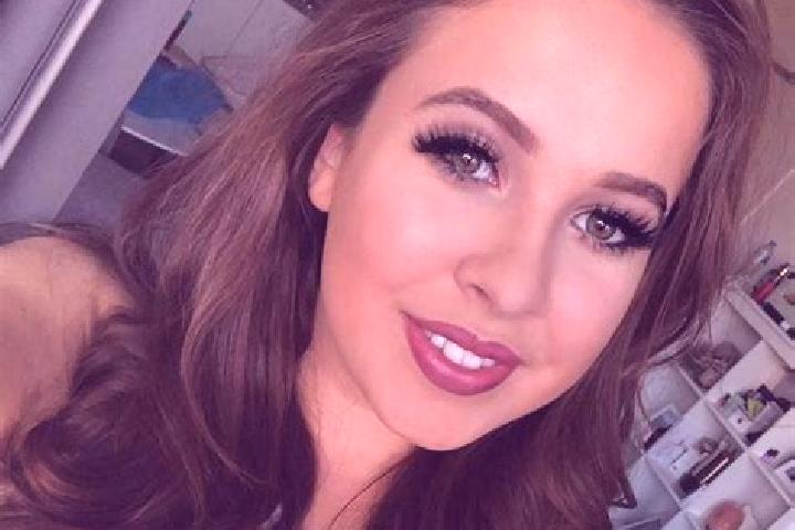 Chloe, 21, a chestnut grey-eyed mediterranean companion based in Kalis. Offering GFE, Erotic Massage, Striptease, Couples. Available for incall and outcall, ...