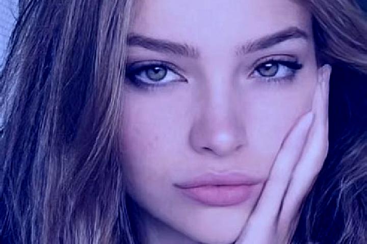 Chloe, 21, a red hazel-eyed latina companion based in Bhadrachalam. Offering Girlfriend Experience, Deep French Kissing, GFE, CIM. Available for incall and o...