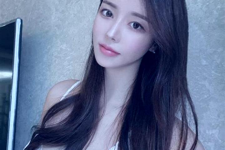 Chloe, 21 — Escort in Cavus, Turkey