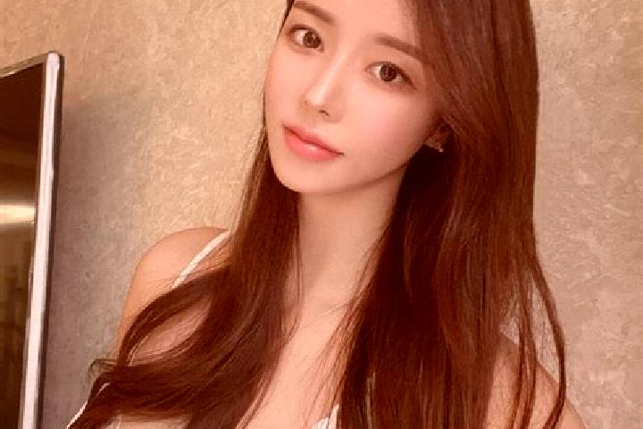 Chloe, 21 — Escort in Cikeper, Indonesia