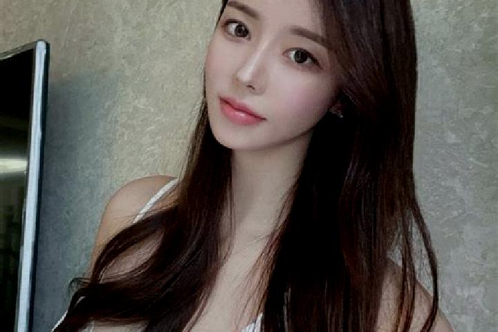 Chloe, 21 — Escort in Dunzhai, China