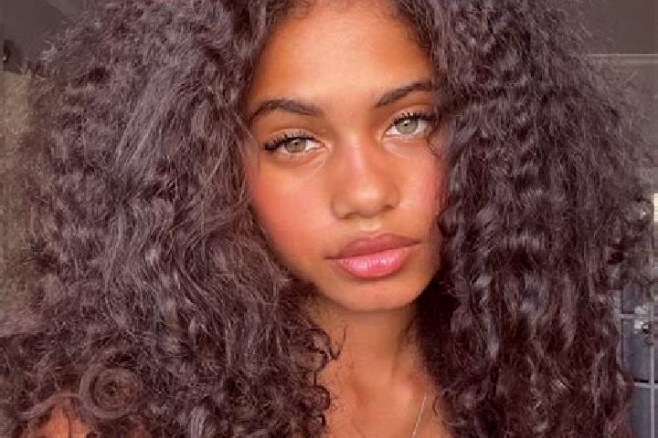 Chloe, 22, a auburn blue-eyed ebony companion based in Cheddar. Offering GFE, Couples, Massage, 69. Available for incall and outcall, day and evening dates.