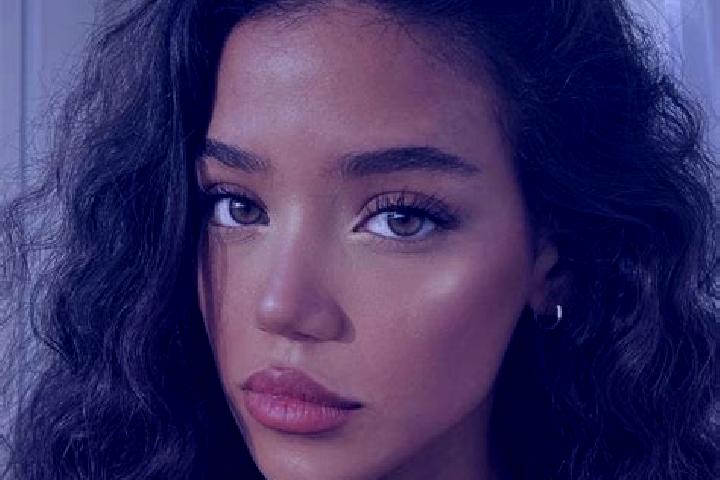Chloe, 22, a black brown-eyed european companion based in Bokabo. Offering Dinner Date, Travel Companion, Tantra. Available for incall and outcall, day and e...