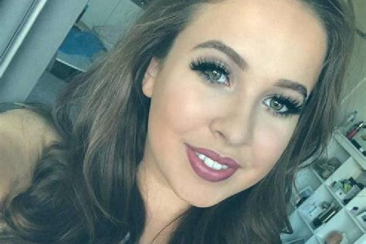 Chloe, 22, a chestnut grey-eyed caribbean companion based in Calucinga. Offering Massage, Striptease. Available for incall and outcall, overnight bookings av...